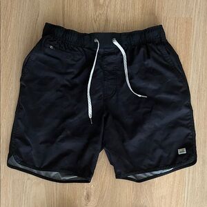 Men’s Vuori Black Camo Shorts (Medium)